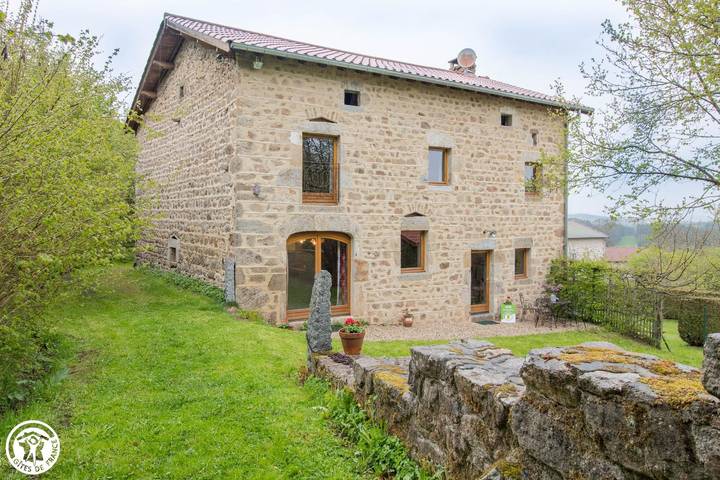 Gîte pour 6 personnes, avec Terrasse ainsi que Jardin et Vue