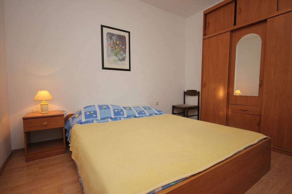 Entire apartment, One bedroom apartment with terrace and sea view Preko, Ugljan (A-8315-e) in Preko, Ugljan Island