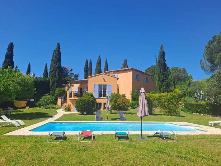 Villa pour 12 personnes, avec piscine ainsi que jardin et vue, adapté aux familles - 1