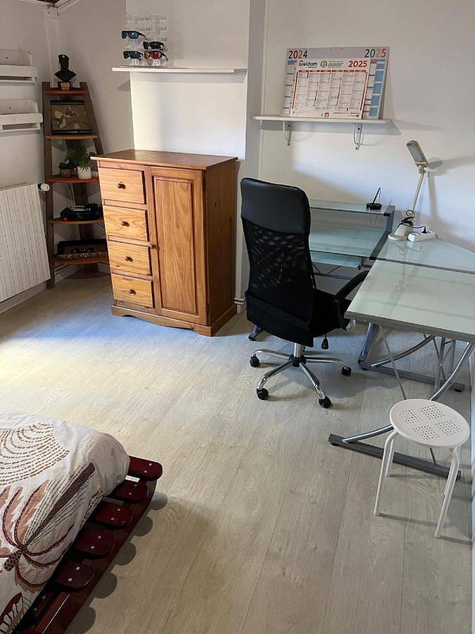 Gîte pour 3 personnes, avec balcon dans Office De Tourisme De Saint Gilles - 2