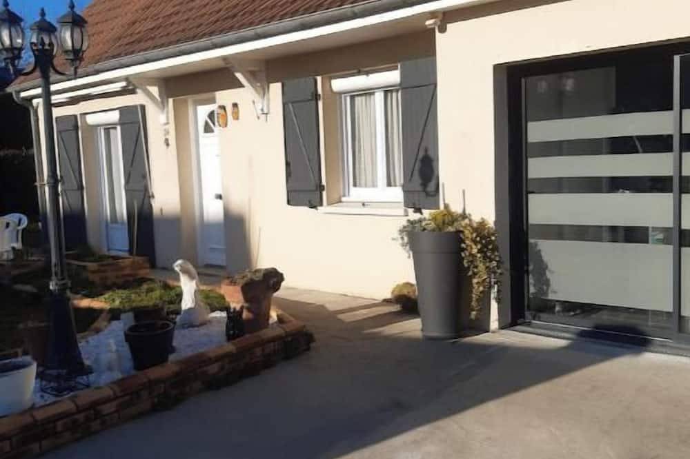 Chambre d’hôte dans lotissement calme à proximité du Mans et du circuit des 24h in Pruillé-le-Chétif, Sarthe