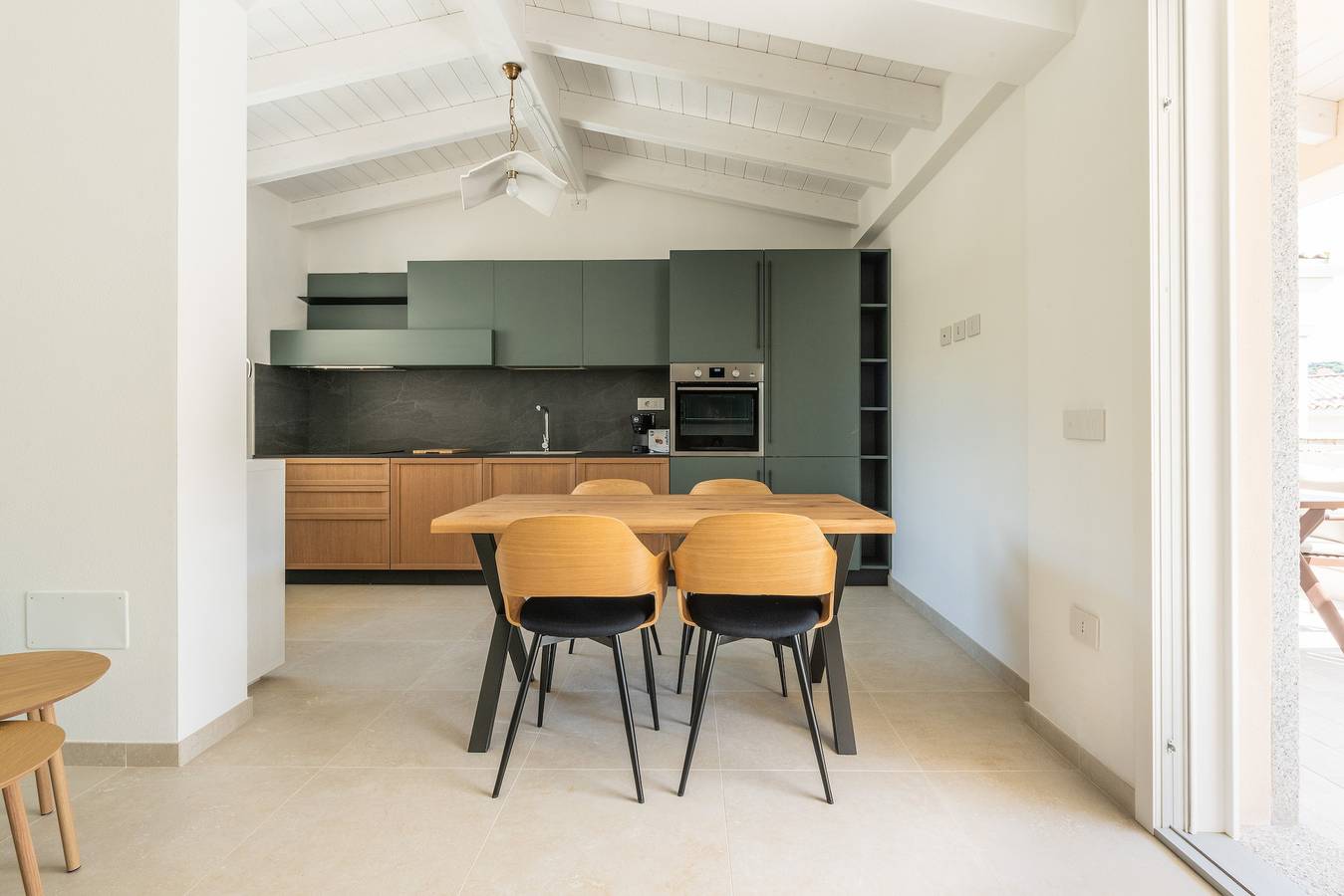 Casa Vacanze 'Borgo Myricae - Viola Ciocca' con Vista Montagna, Wi-Fi e Aria Condizionata in Chia, Domus De Maria