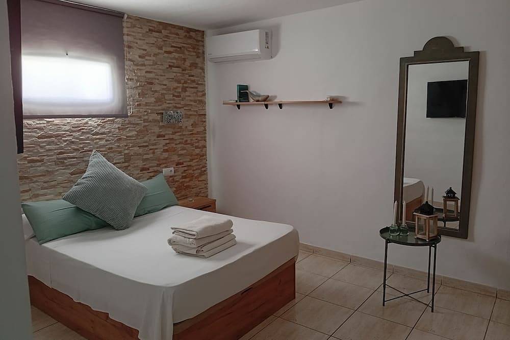 Casa con piscina, jardín, barbacoa, a/a, Wifi, parquing in Es Canar, Santa Eulària des Riu