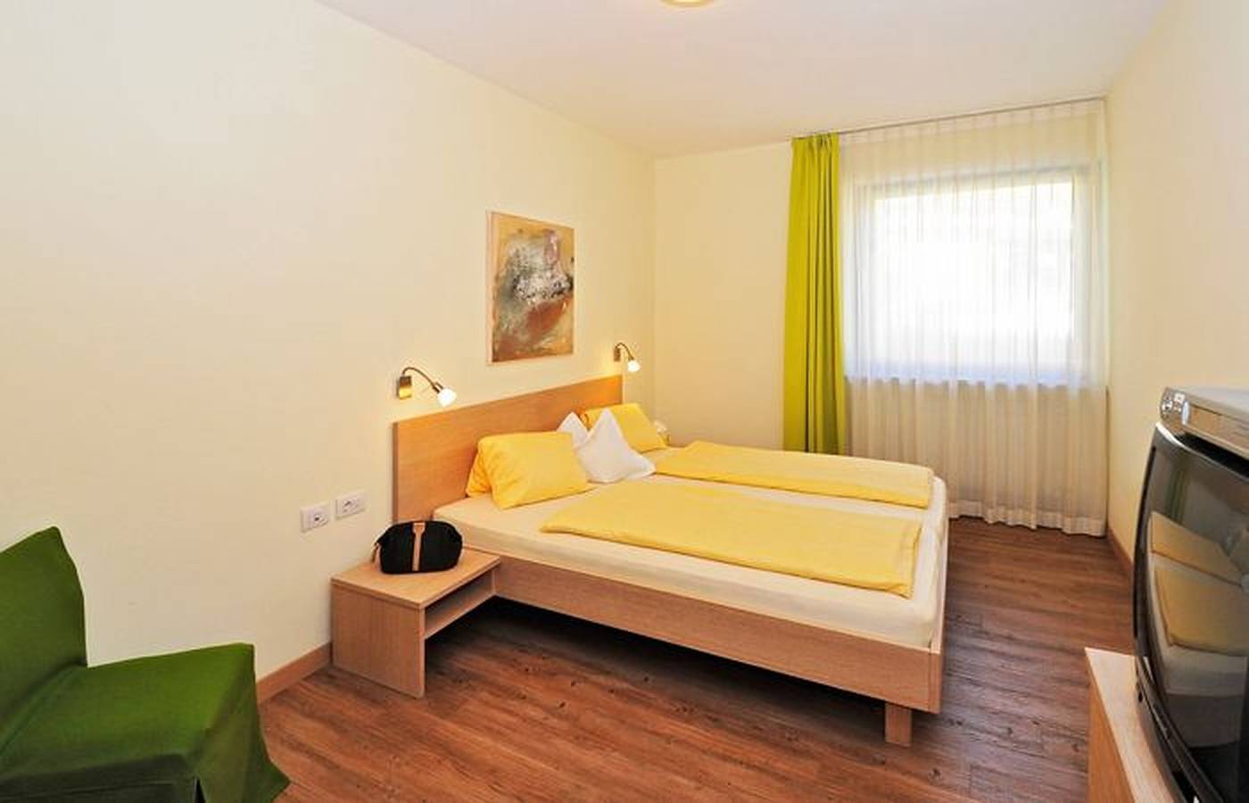 Ganze Wohnung, Ferienwohnung "Mignon 3" mit Bergblick, gemeinsamem beheizten Innenpool und Wlan in Riffian, Passeiertal