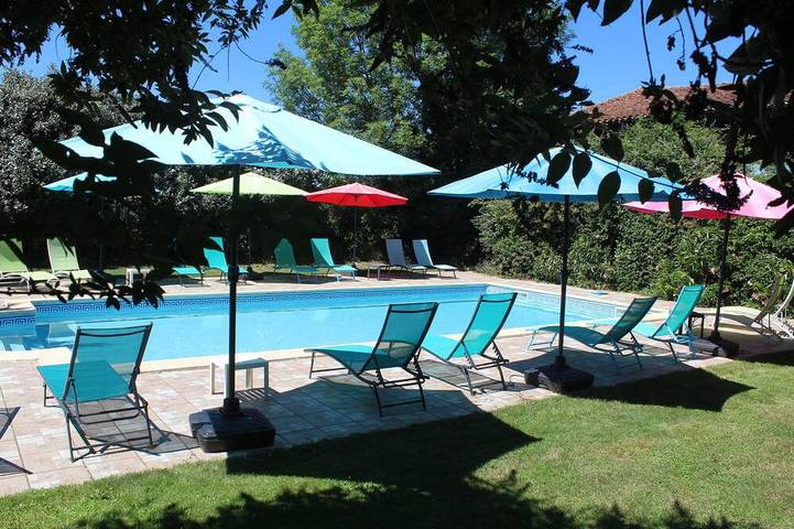 Gîte pour 6 personnes, avec Terrasse ainsi que Jardin et Piscine à Saverdun