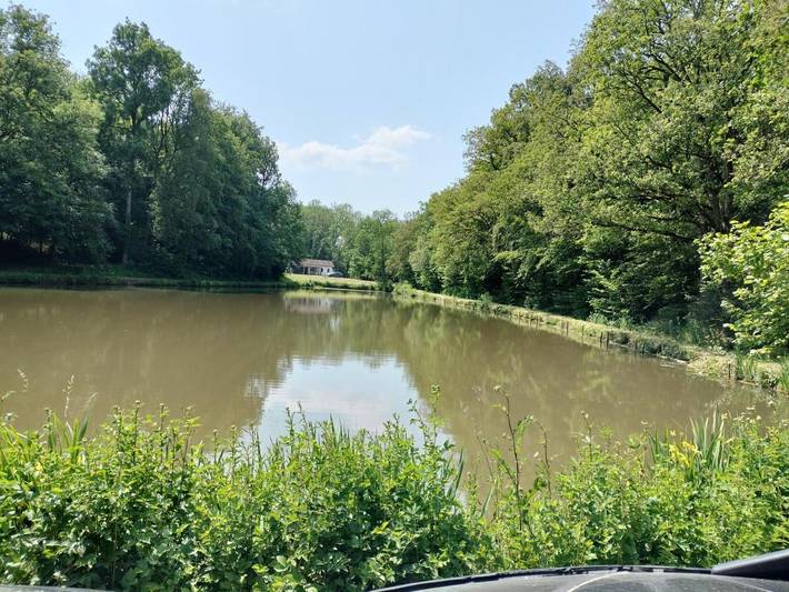 Location de vacances pour 4 personnes, avec Terrasse et Jardin ainsi que Vue sur le lac et Vue à Florennes