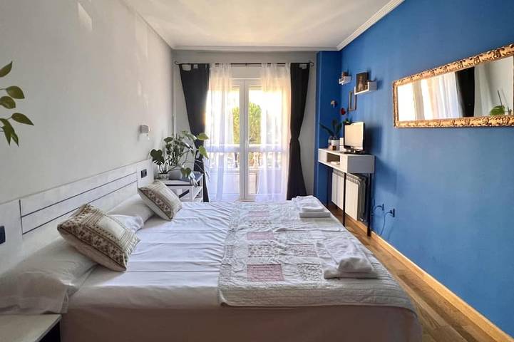 Gîte pour 4 personnes, avec Balcon ainsi que Terrasse et Jardin à León - 2