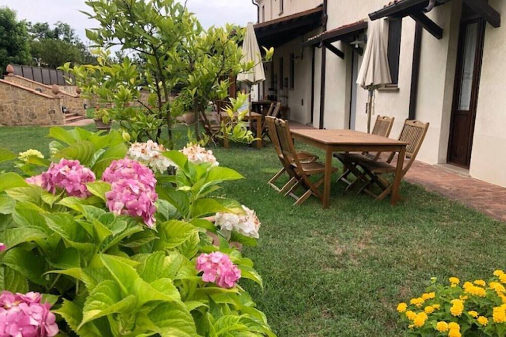 Ganze Wohnung, Margherita x 4 people located in the green only 4km from the sea and with swimming pool in San Costanzo, Valle del Metauro