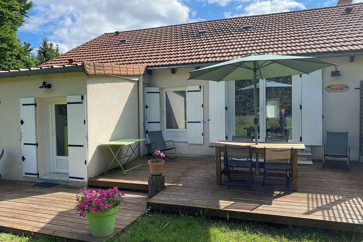 Gîte pour 2 personnes, avec jardin et terrasse à Lachapelle-Graillouse