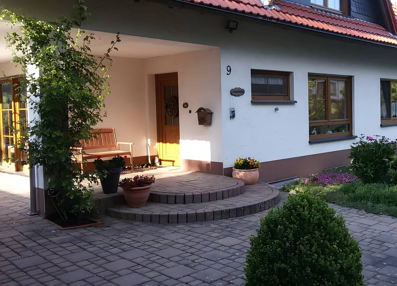 Ganze Wohnung, Ferienwohnung '55qm' mit privater Terrasse, privatem Garten und Wi-Fi in Herscheid, Märkischer Kreis