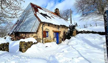 Gîte pour 8 personnes, avec jardin et terrasse, animaux acceptés à Picherande