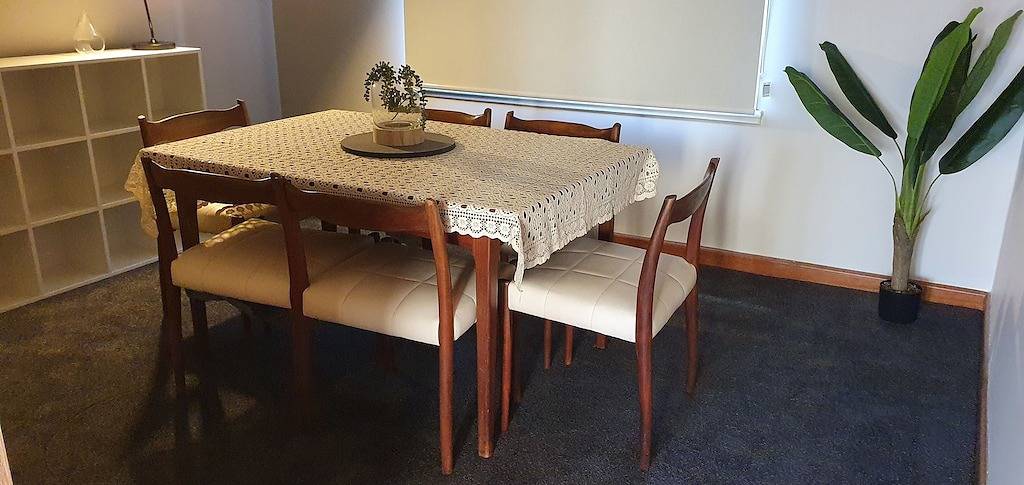 Cosy Mid-Century home, Central, Off Street Parking and Fur Baby Friendly in Newington (Ballarat), Ballarat