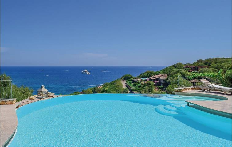 Location de vacances pour 14 personnes, avec jardin ainsi que piscine et terrasse, animaux acceptés à Porto Rotondo - 2