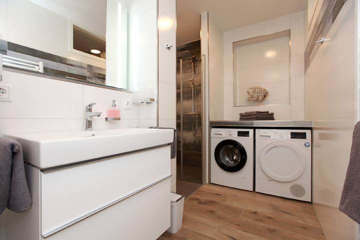 Ganze Wohnung, In unmittelbarer Strandnähe ca. 100m in Wustrow, Fischland