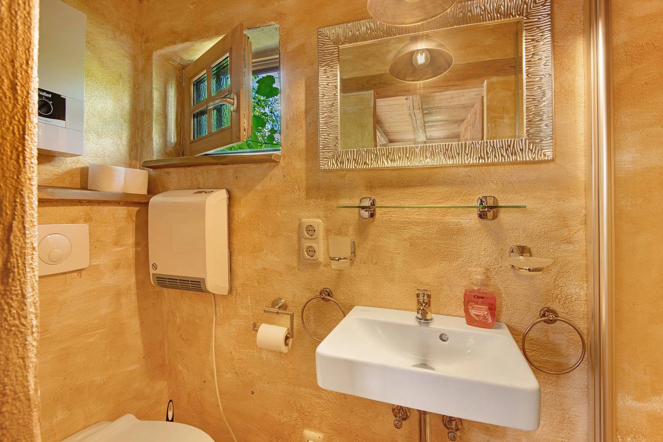 Chalet 'Tiny Hideaway' met bergzicht, privéterras en eigen tuin, foto 8
