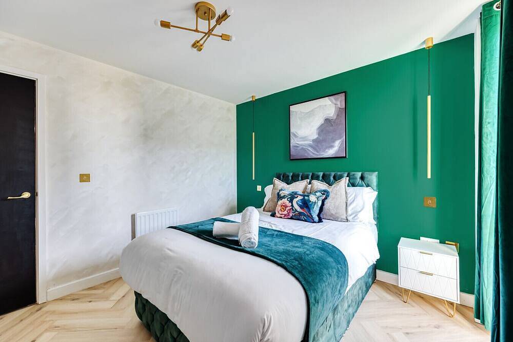 Entire apartment, Vibrant Hub Apartment • City Centre • Balcony • Free Parking • Self-Check-In in Milton Keynes, South East England