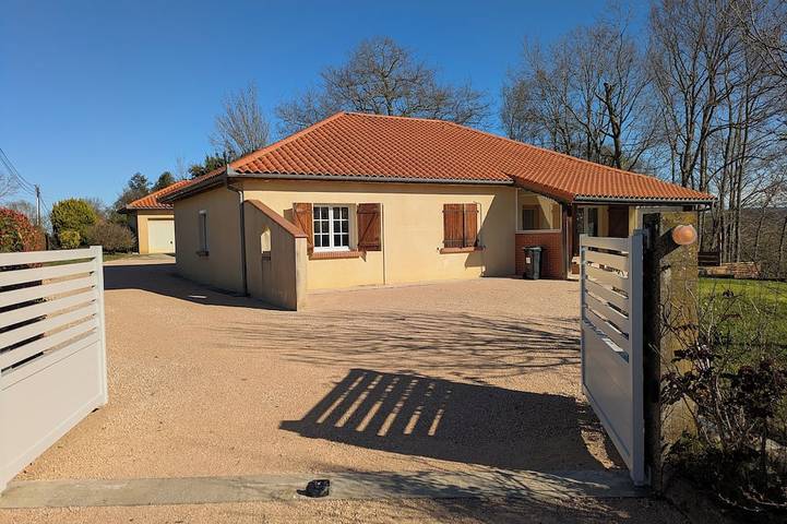 Location de vacances pour 8 personnes, avec jardin et jacuzzi dans Jacque