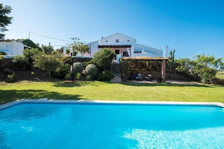 Gîte pour 8 personnes, avec Terrasse et Jardin à Ciutadella