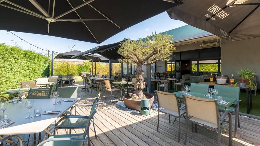 Hôtel pour 4 personnes, avec terrasse à Meyzieu - 3