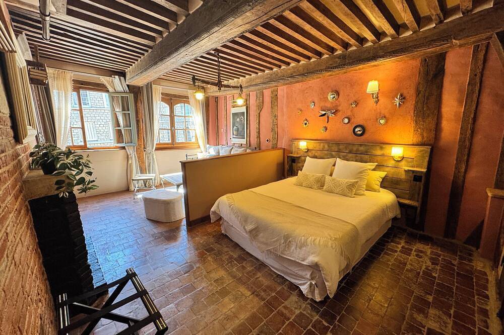 The authentic 16 in the heart of the city in Lisieux, Lisieux region