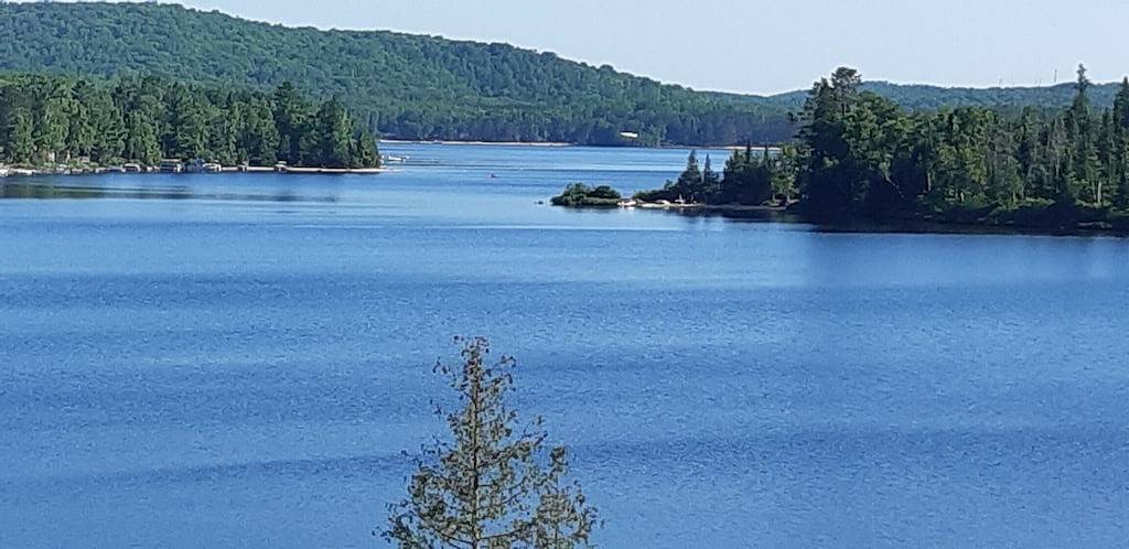 Hot tub. Sauna. Sandy beach. Heritage trail. in Hastings Highlands, Ontario