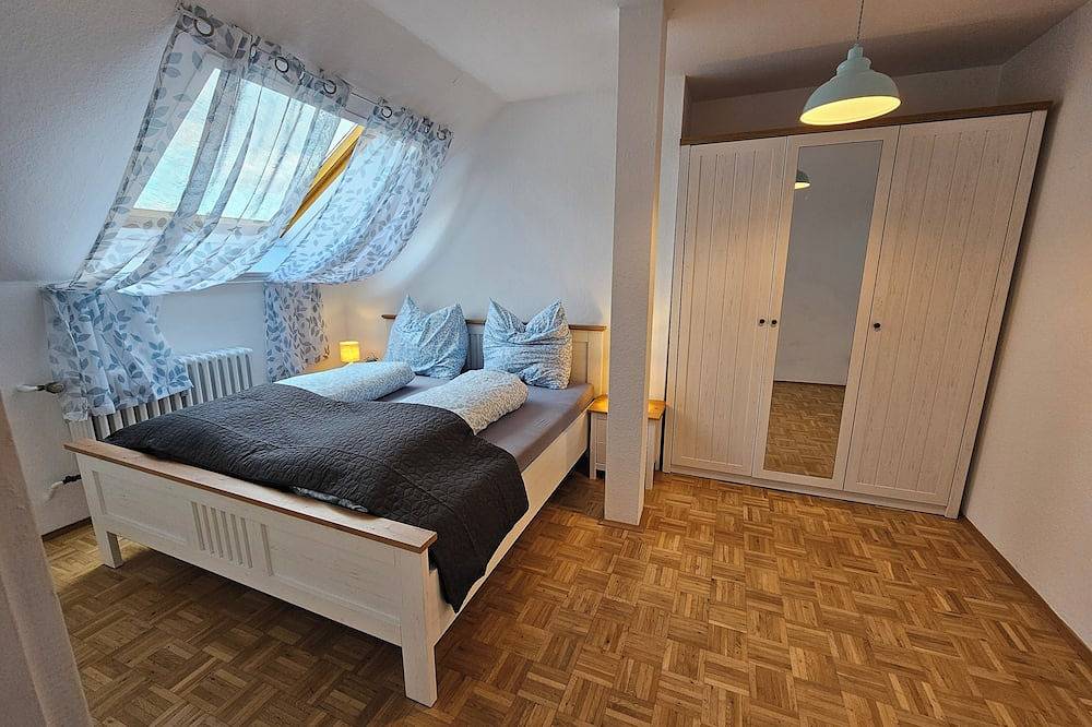 Geheel appartement, Gemütliche und neu Eingerichtete Dachgeschosswohnung in Bad Wilhelmshöhe in Kassel, Hessisches Bergland
