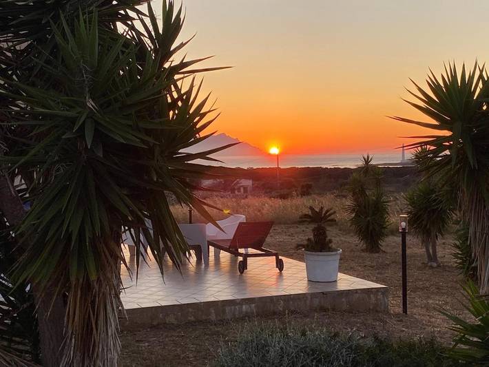 Casa sulla spiaggia per 4 persone, con panorama e giardino nonché terrazza in Sicilia