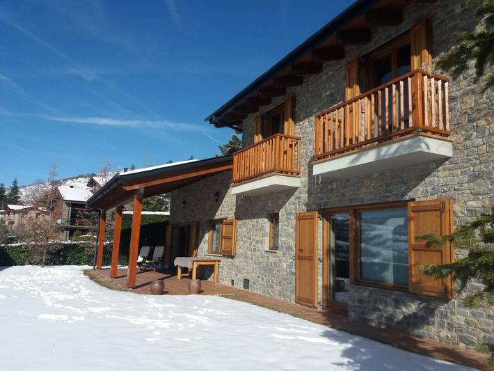 House 5 rooms 10 Pax, Fireplace, Garden, Cadí Views & Wi-Fi in Prullans, Catalan Pyrenees