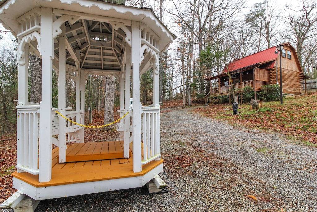 Gemütliche Hütte mit eigenem Whirlpool perfekt für von ihm bekommen weg von allem! in Tuckaleechee, Blount County