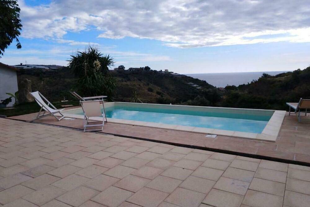 Ganze Wohnung, Apartment/studio with private terrace with sea view in Pompeiana, Riviera di Ponente