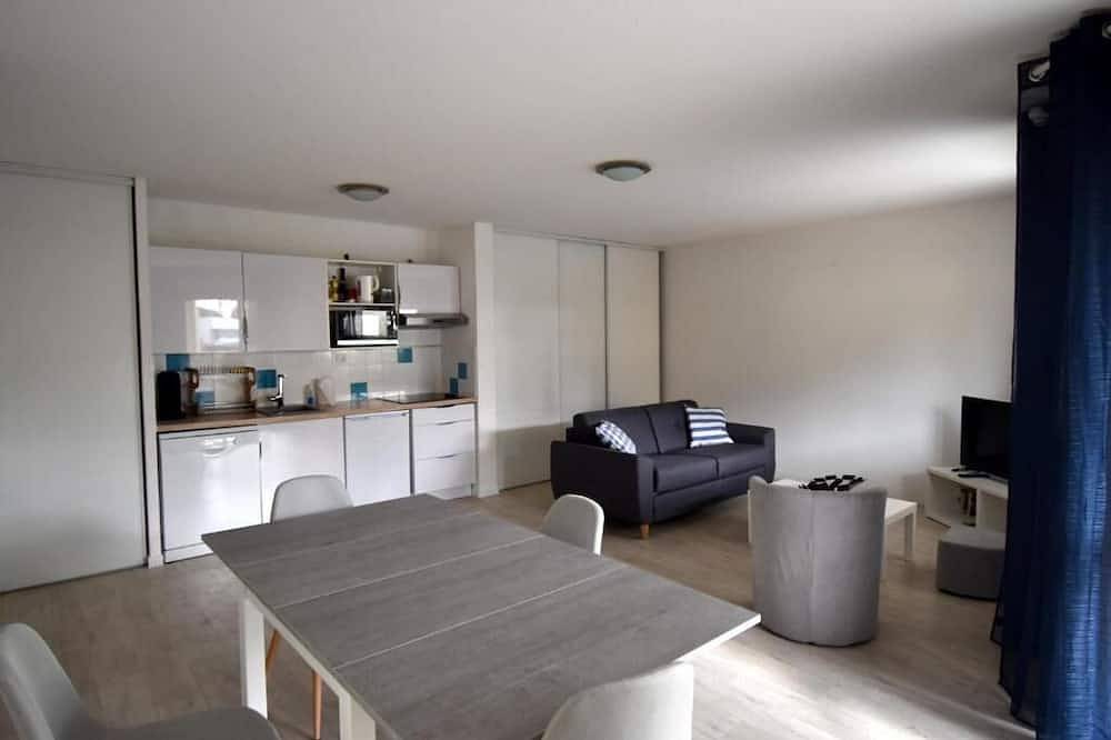 Ganze Wohnung, Delightful apartment with terrace and swimming pool in Grandcamp-Maisy in Saint-Benoît-de-l'Aure, Bayeux und Umgebung