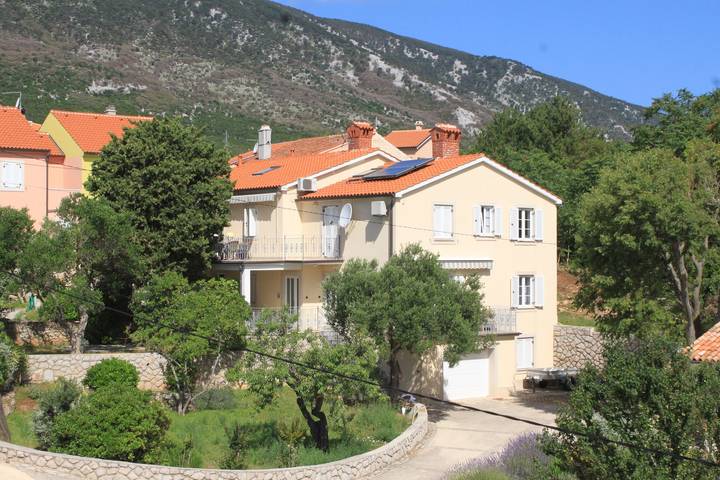 Ganze Wohnung, 1-Zimmer-Ferienwohnung mit Terrasse Nerezine, Losinj A-2518-c in Nerezine, Lošinj (Kvarner Bucht)