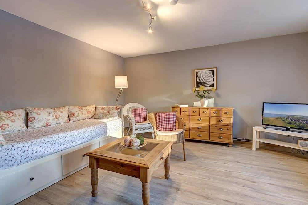 Ganze Wohnung, Urlaub unterm Reetdach am Achterwasser vis a vis der Insel Usedom in Lassan, Stettiner Haff