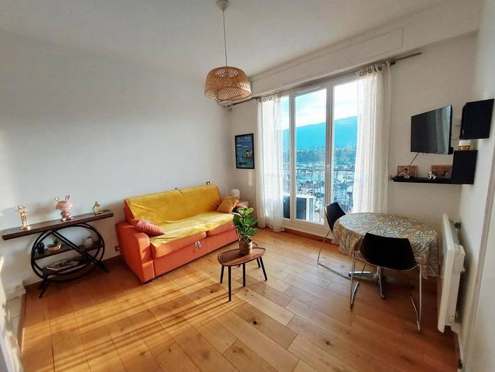 Appartement de vacances pour 3 personnes, avec Balcon et Piscine ainsi que Vue sur le lac et Vue