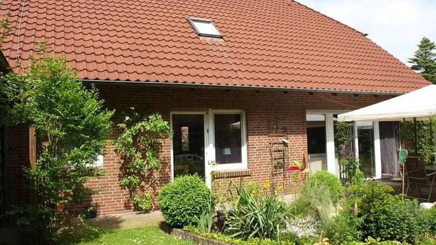 Ferienhaus für 9 Personen, mit Terrasse und Garten in Wiefelstede