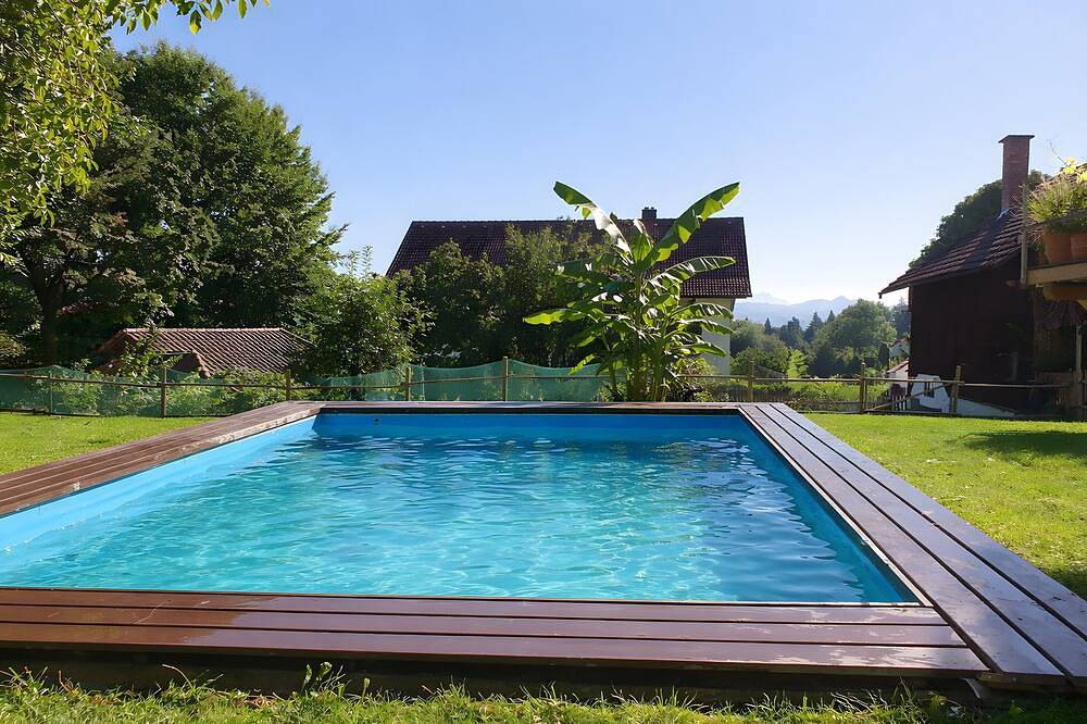 Ganze Wohnung, Jacklis Haus anno 1657 - Öko Ferienwohnung mit Bergsicht, großem Garten & Pool in Bodolz, Bayerisch Schwaben
