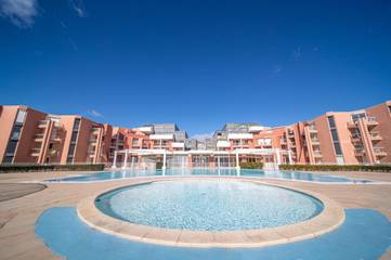 Gîte pour 2 personnes, avec vue ainsi que bassin pour enfant et piscine dans Plage Lazaret