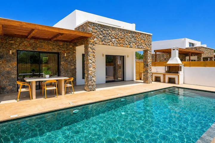 Villa with pool for 4 people, with garden and terrace in Rhodes