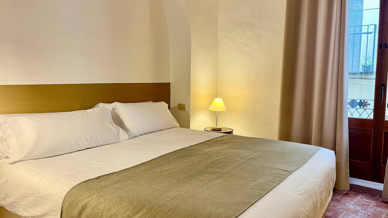 Geheel appartement, Appartement 'Apartaments Can Gibert - Rubina' met privé terras, gedeelde tuin en Wifi in Castelló d'Empúries, Upper Empordà