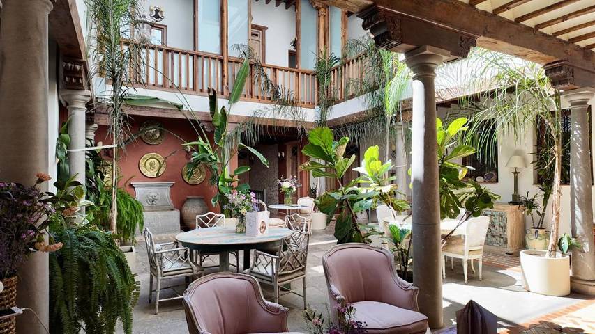 Apartahotel para 6 personas, con vistas además de terraza y piscina en Granada