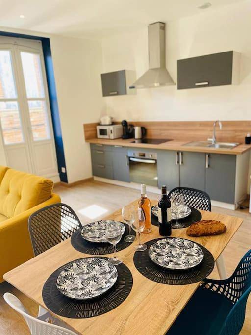 Appartement entier, Two-Bedroom Apartment in Caussade, Quercy