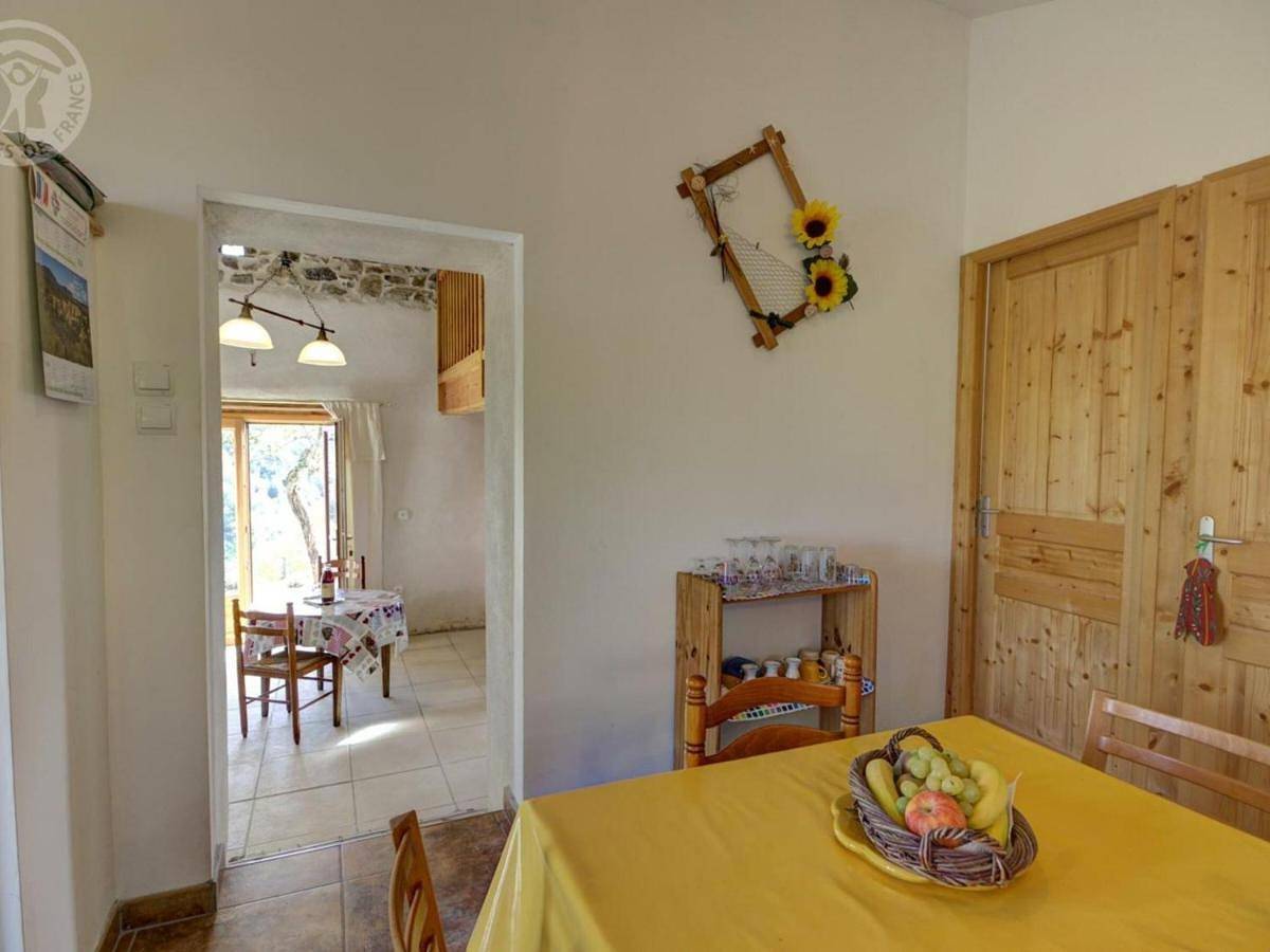 Appartement entier, Charmant gîte avec vue sur les monts du Forez, terrain privatif, proche chateau et bourg pittoresque ! - Fr-1-496-173 in Saint-Marcel-de-Félines, Région de Roanne