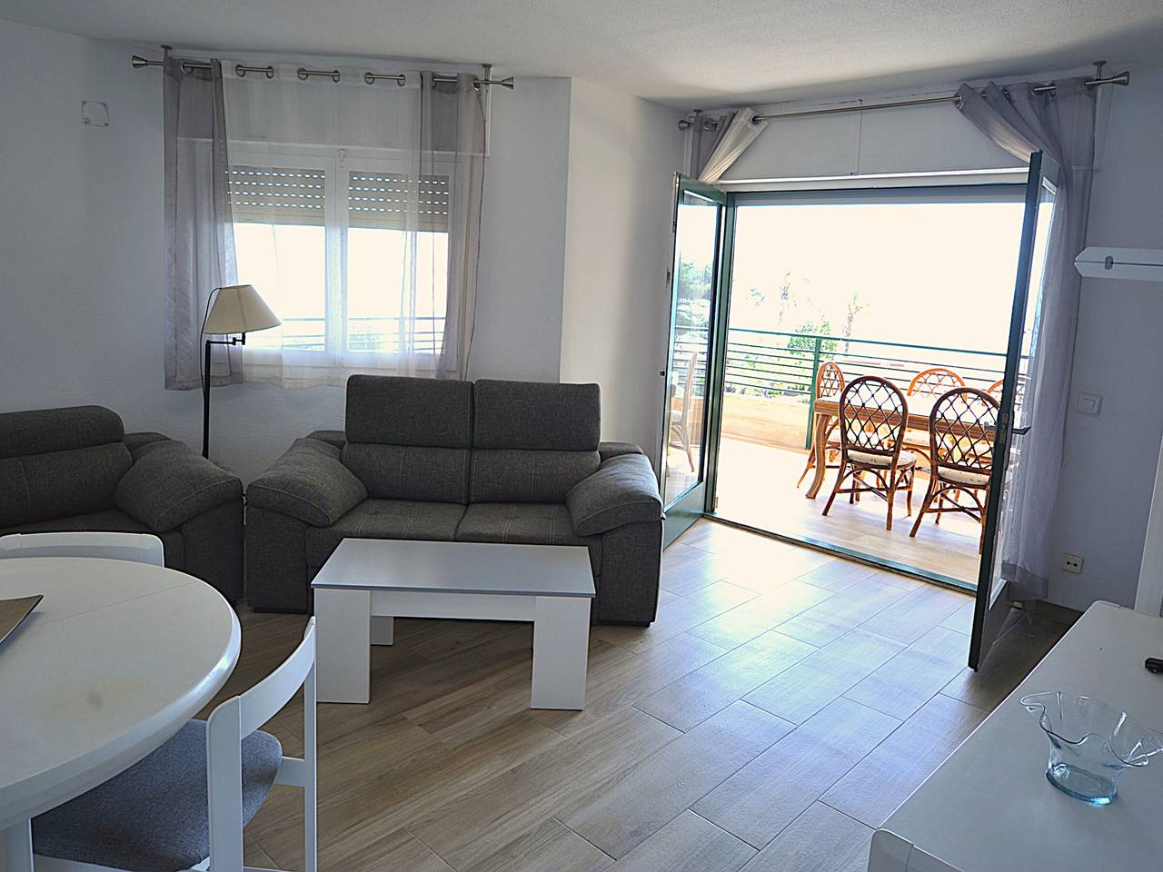 Entire apartment, Spacious apartment in Benicàssim with parking in Benicassim, Costa del Azahar
