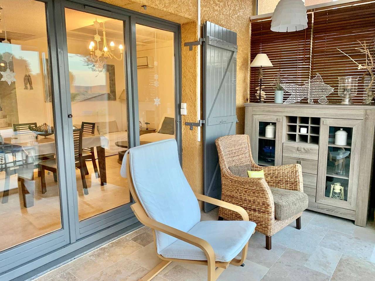 Appartement de vacances entier, Maison 4 pièces climatisée - 6 personnes - Résidence avec piscine, terrain de tennis et terrain de pétanque. in Le Lavandou, Région de Toulon