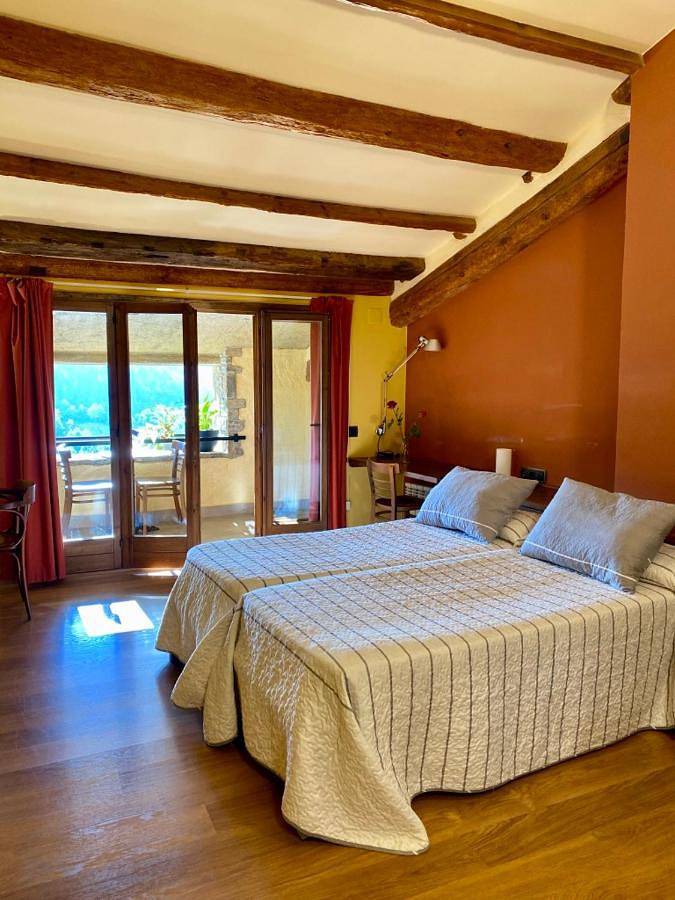 Hotel para 4 personas, con piscina además de terraza y jardín en Pirineo Catalan - 2