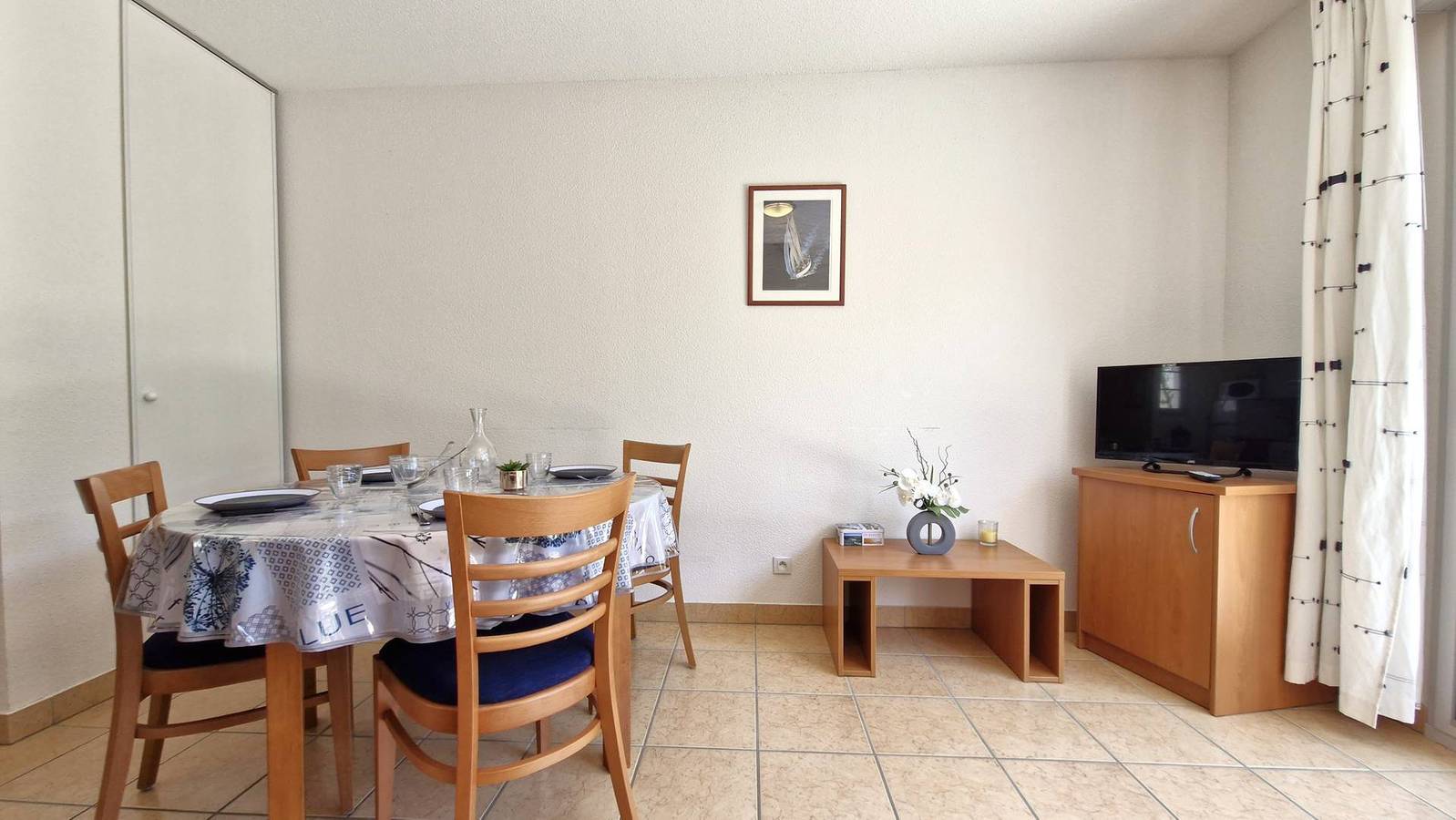 Entire holiday apartment, Vaux sur Mer - Les Jardins D'Agathe - Semi-Detached Villa - central market on foot in Vaux-sur-Mer, Côte de Beauté