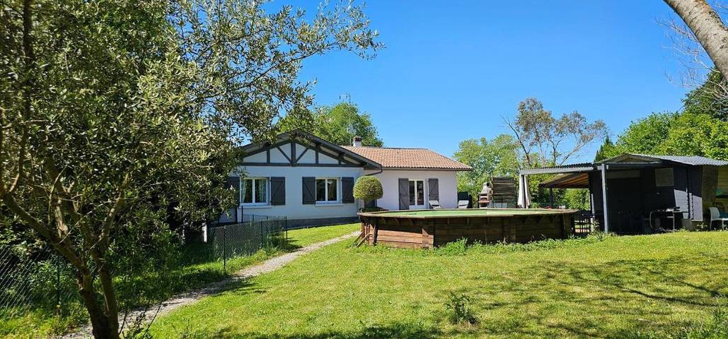 Location de vacances pour 6 personnes, avec Balcon et Terrasse ainsi que Jardin et Piscine à Josse