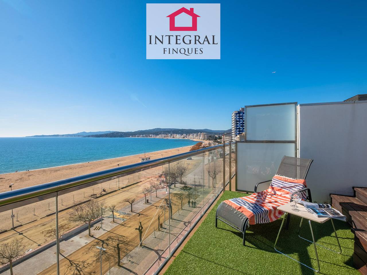 Ganze Wohnung, Modernes Duplex mit Whirlpool, Terrasse & Parkplatz in Palamós in Palamós, Costa Brava