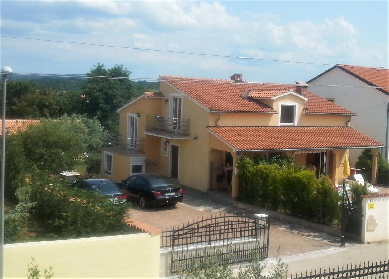 Villa Ana in Kaštel (Plovanija), Buje