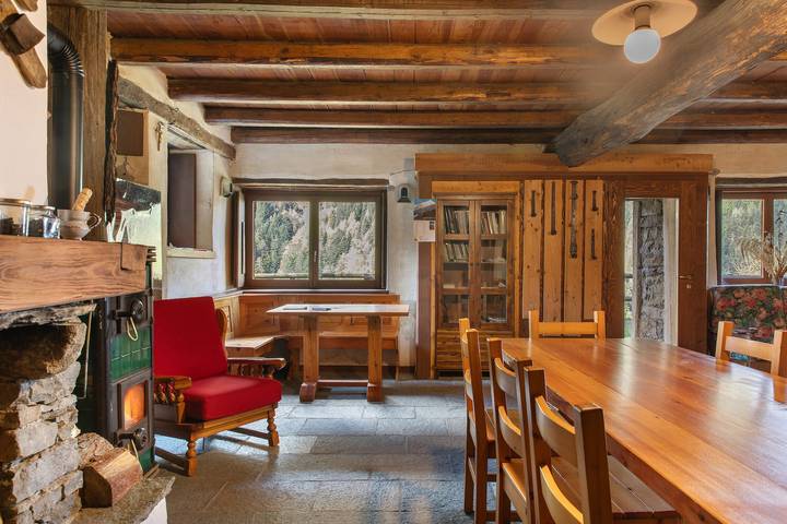 Entire apartment, Apartment 'Furfulera' with Mountain View, Shared Garden and Balcony in Tartano, Alpi Orobie Occidentali